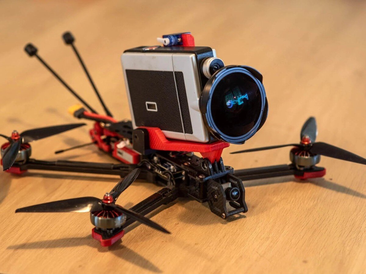    Дрон с камерой из прошлого века снял атмосферные кадры [ВИДЕО]