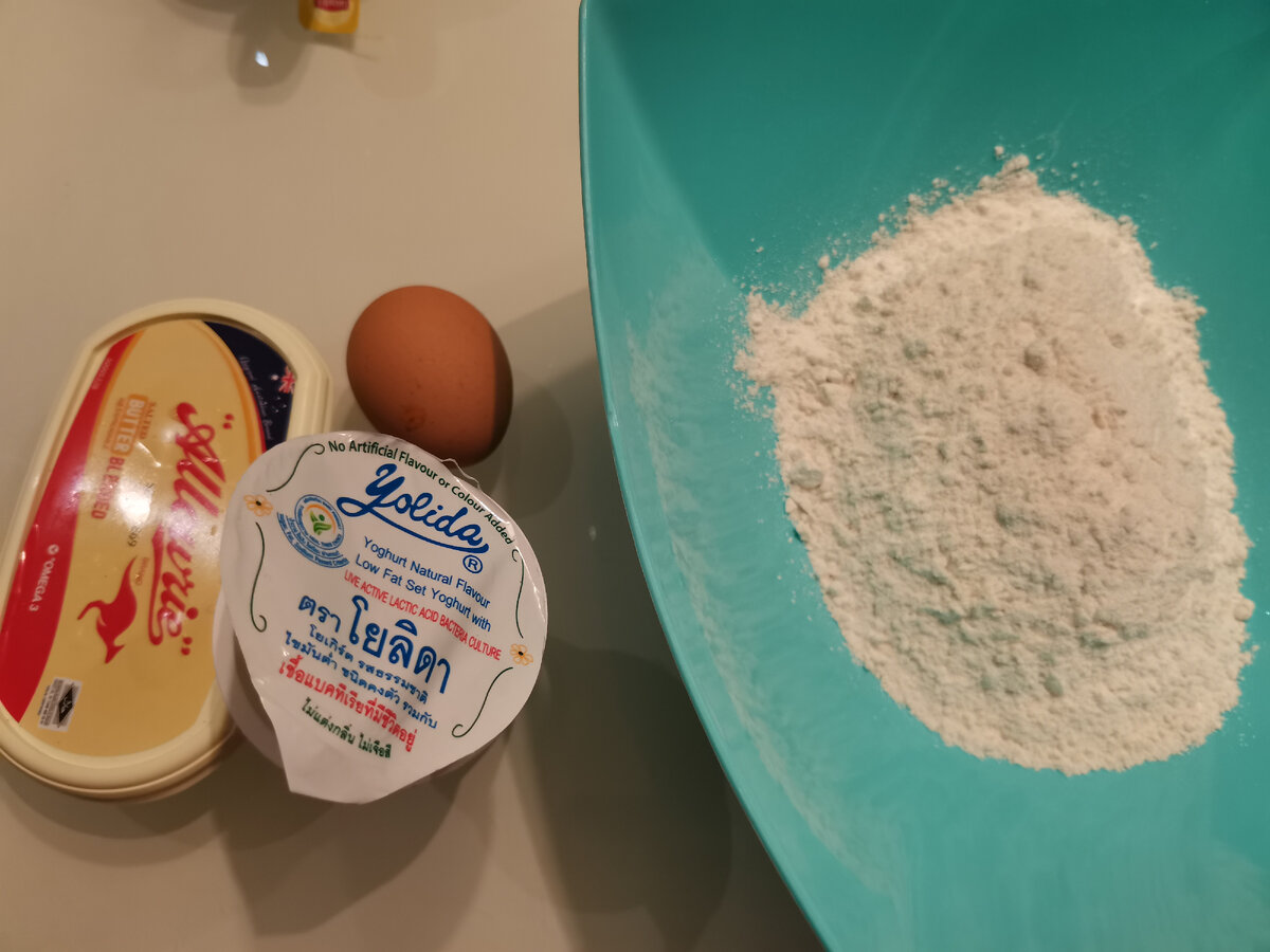 Базовые продукты, которые можно найти везде: икра молодой белуги, веточка корнишонского физалиса, полкило муки из булгура. Взболтать, но не смешивать
