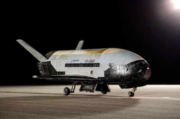 Считается, что Boeing X-37B, изображенный здесь, вдохновил Китай на создание загадочного космического самолета. Предоставлено: UPI/Alamy Stock Photo.