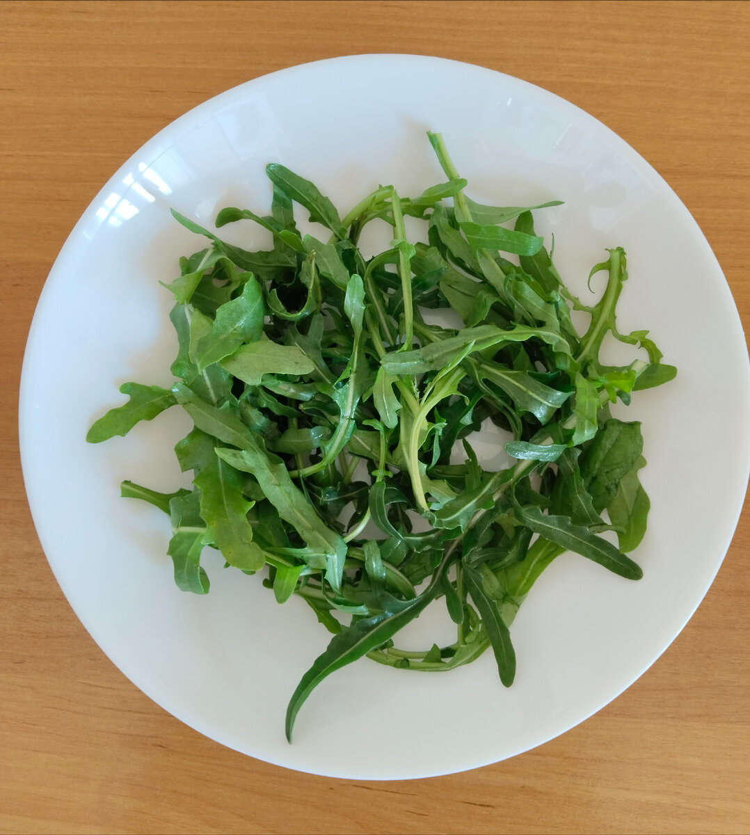 Горсть свежей руколы