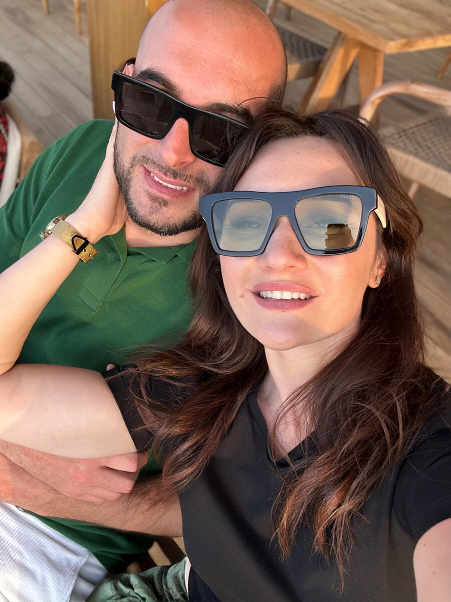 Если владелец муж вывез машину через 2 года, просто оформить новую машину на жену и еще раз привезти не получится, так как она тоже должна отсутствовать 197 дней. 