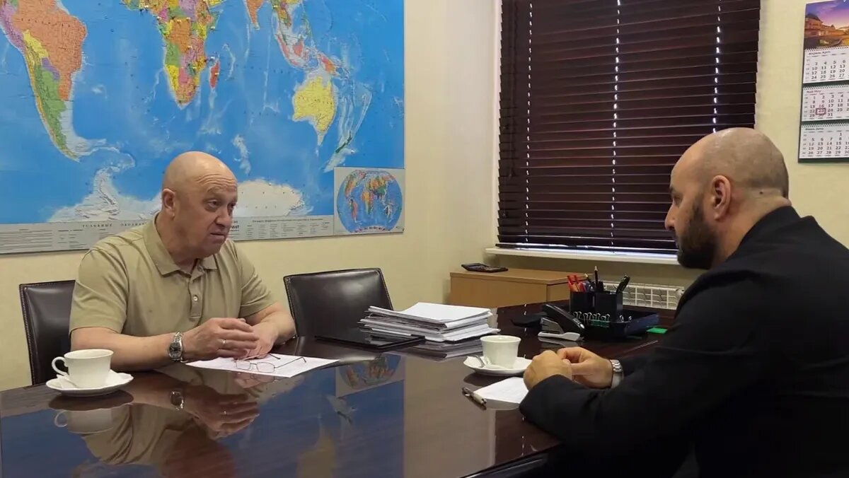 Евгений Пригожин и Константин Долгов. Фото: Стоп-кадр из видео / t.me/superdolgov