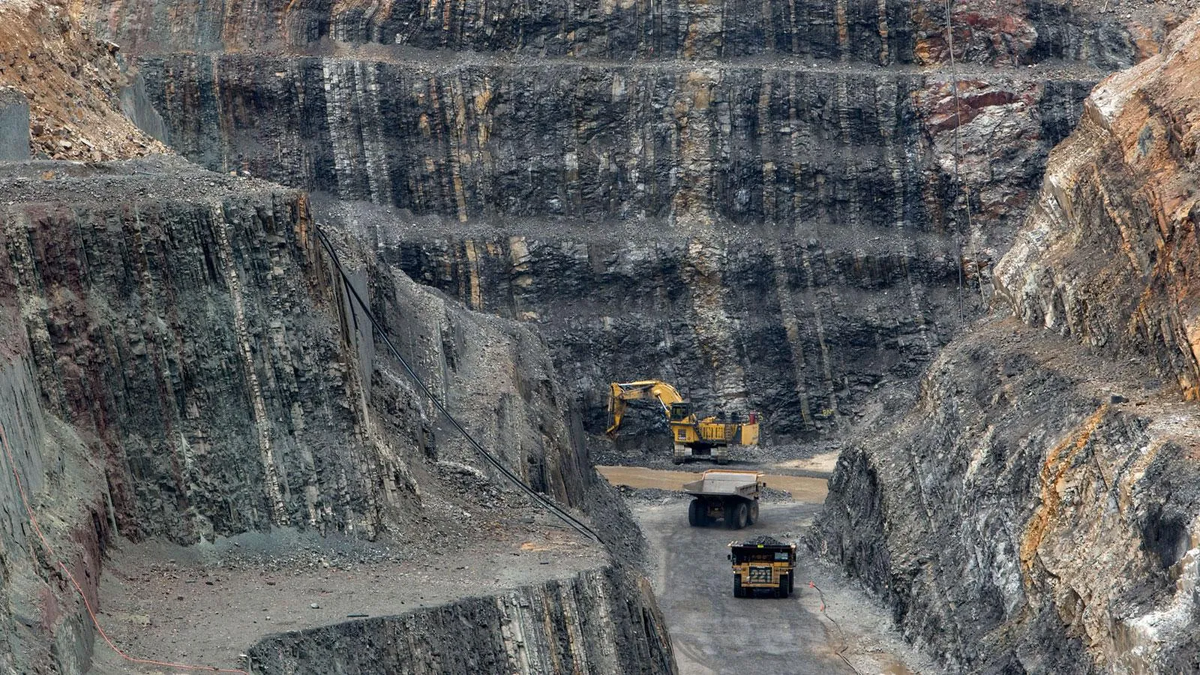 Горевское месторождение свинцово-цинковых руд. Металлический цинк. Свинцово-цинковые руды. Шалкия цинк лтд. Добыча цинка.