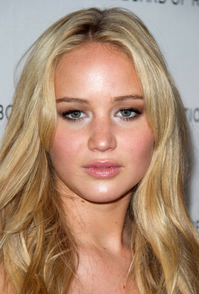 Дженнифер Лоуренс - писательница Аврора Лейн