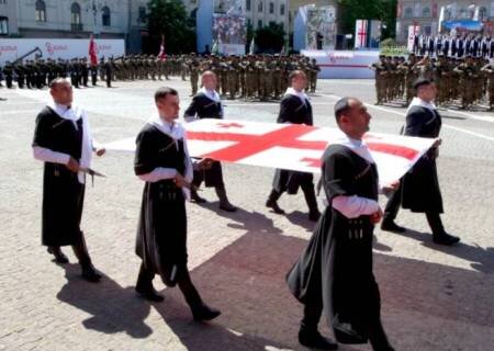    Власти Грузии сближаются с Россией. По мнению оппозиции — тайно