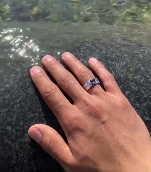 кольцо fantasy с природным фиолетовым аметистом -- https://socoldworld.com/product/kolczo-s-kamnem-fantasy-kopiya/