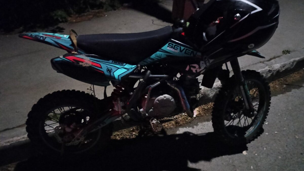     Ночью 4 июня в ижевском микрорайоне Старый Игерман произошло ДТП с мотоциклом, которым управляла 15-летняя девочка, сообщает 1-й отдел УГИБДД МВД по Удмуртии.