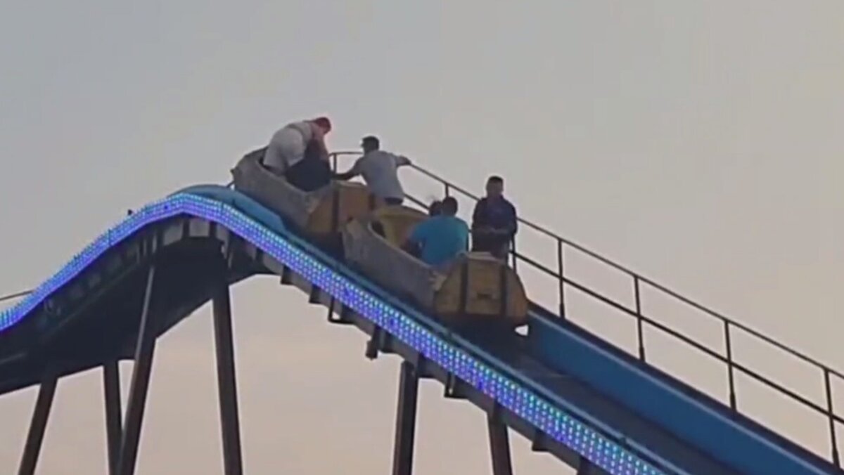     Вагонетка с пассажирами остановилась на водной горке «Ниагара» в ЦПКиО Волгограда. К счастью, никто не пострадал, сообщили в волгоградском ЦПКиО.