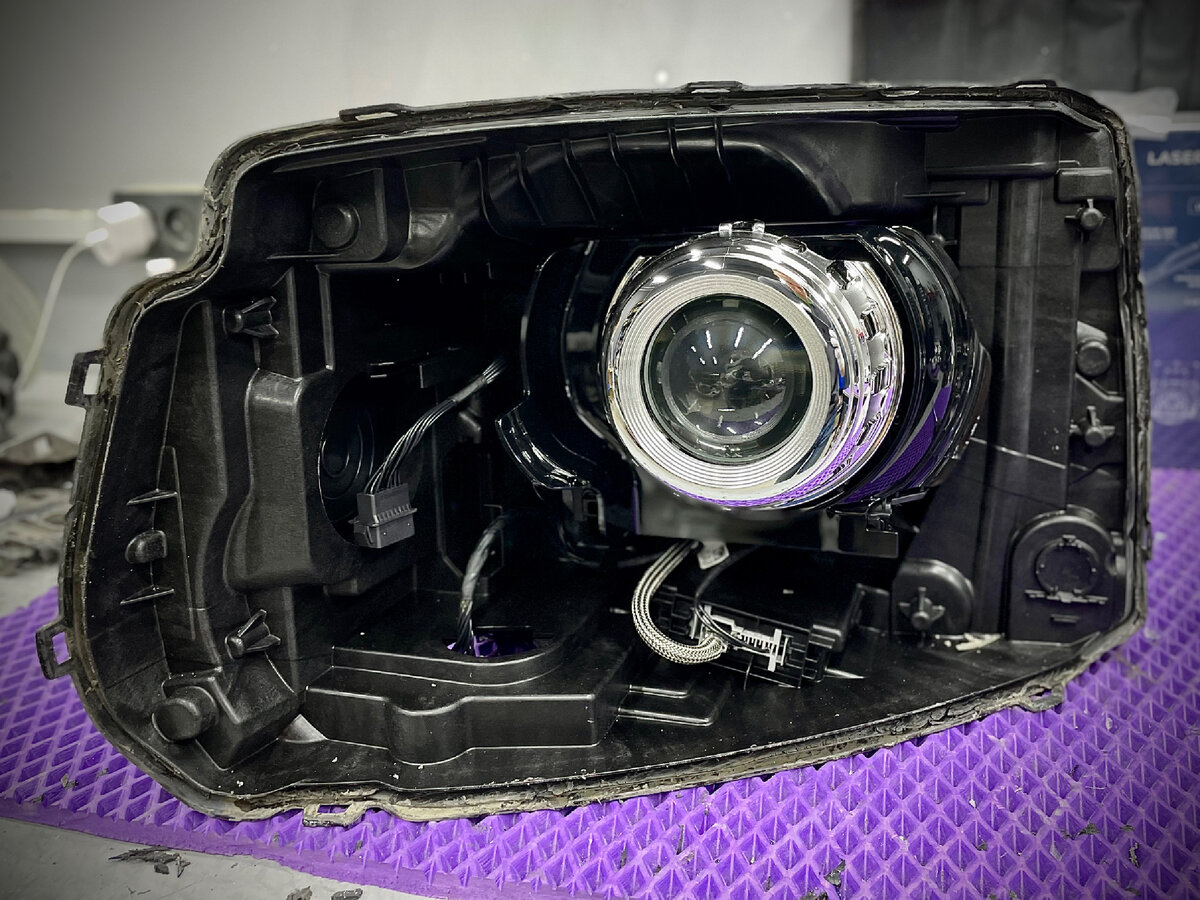 Лампочки фонари ленд ровер диодные. Лампочка переднего поворота дискавери 4. Фара правая land rover discovery 4. Лампы дискавери 4. Лампочки на дискавери 3.