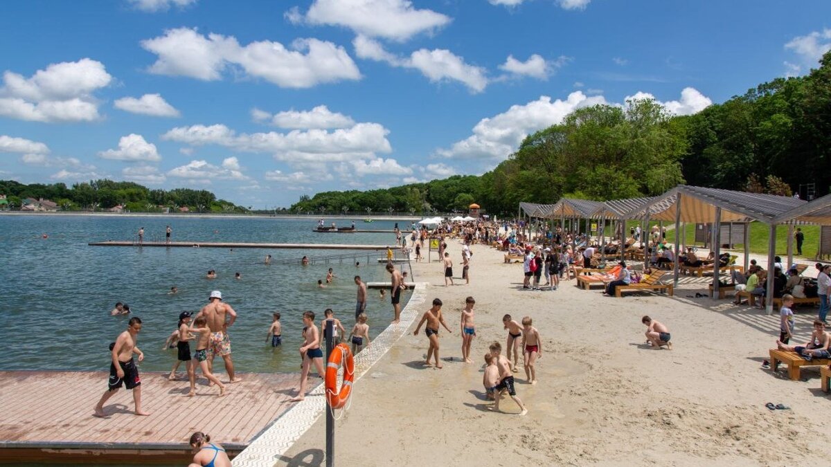     Комсомольский пруд в Ставрополе открыли для купания после схода селевого потока на прошлой неделе, сообщили в администрации краевого центра.