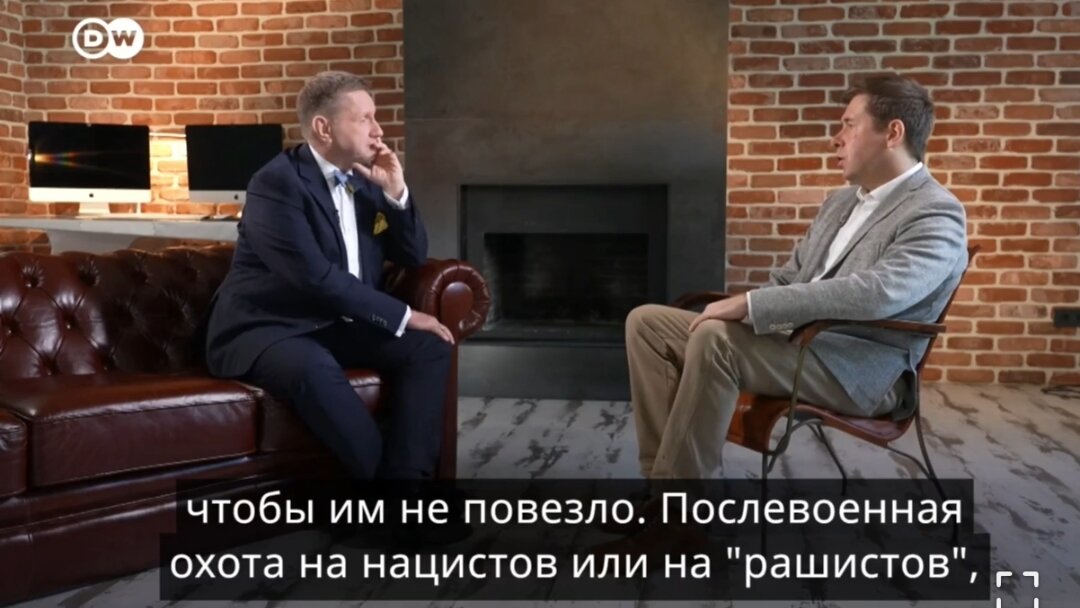 А это 5 колонна. Адвокат Илья Новиков. Что? Где? Когда? Защищал в 2019 году Порошенко. Поэтому удивляться не приходится. Кто хочет, послушайте его слова у меня в канале.