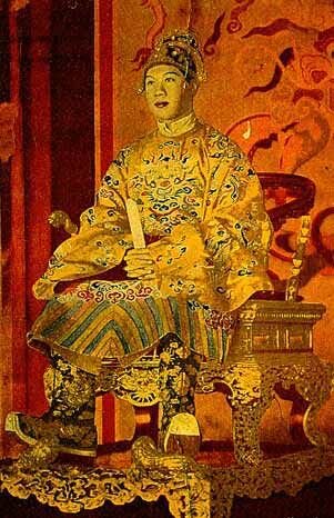 Бао Дай (1913-1997) последний правитель династии Нгуен и последний император Вьетнама