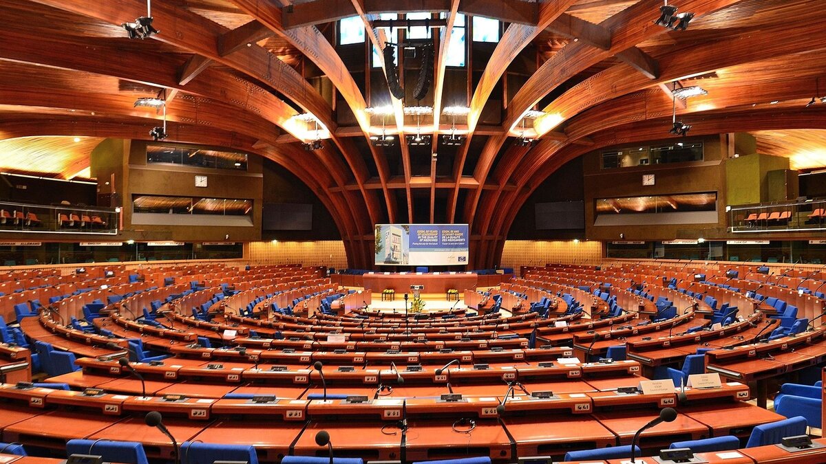     Парламентская ассамблея Совета Европы (ПАСЕ) приняла резолюцию, в которой содержатся рекомендации помочь гражданам Белоруссии бежать от режима Лукашенко в Европу.