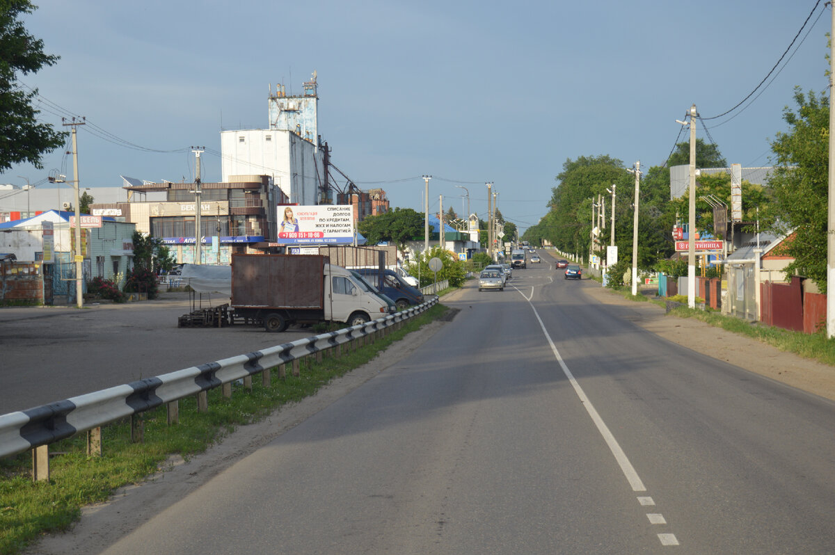 Фото автора.20.06.2023. Опустел городской овощной рынок, а машины остались. Теперь они отсюда только в чермет уедут!