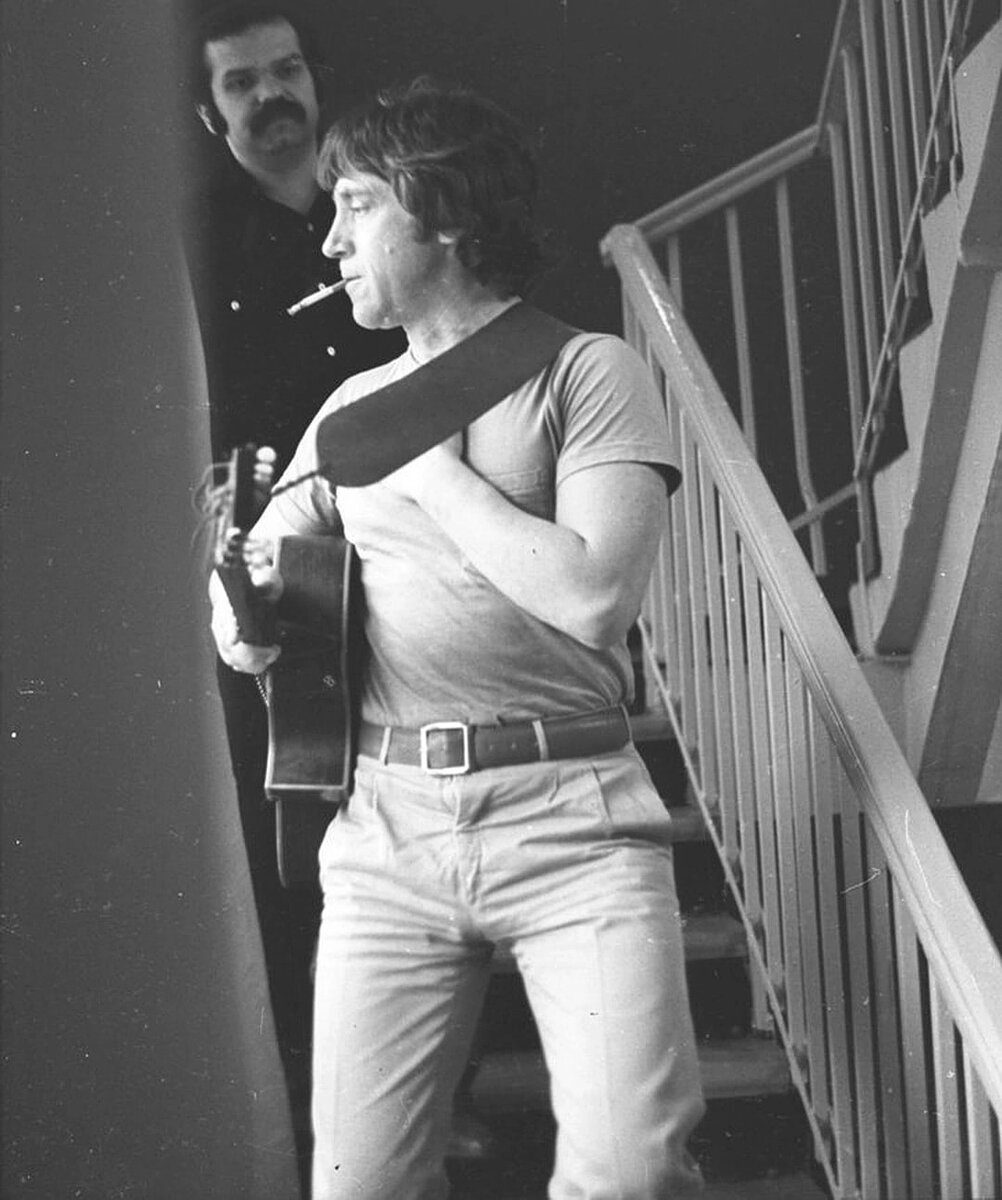 20 июня 1980 года. Калининград, Дворец спорта "Юность". Автор фото - Владимир Степанович Кравец. Фото со страницы "Высоцкий Владимир Семёнович" в соцсети "ВКонтакте" 