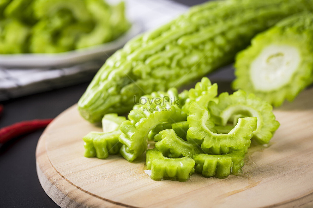 Горькка тыква - кугуа. Едят отдельно, и иногда добавляют в блюда.