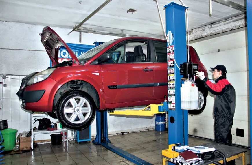Автомобиль в сервисе
