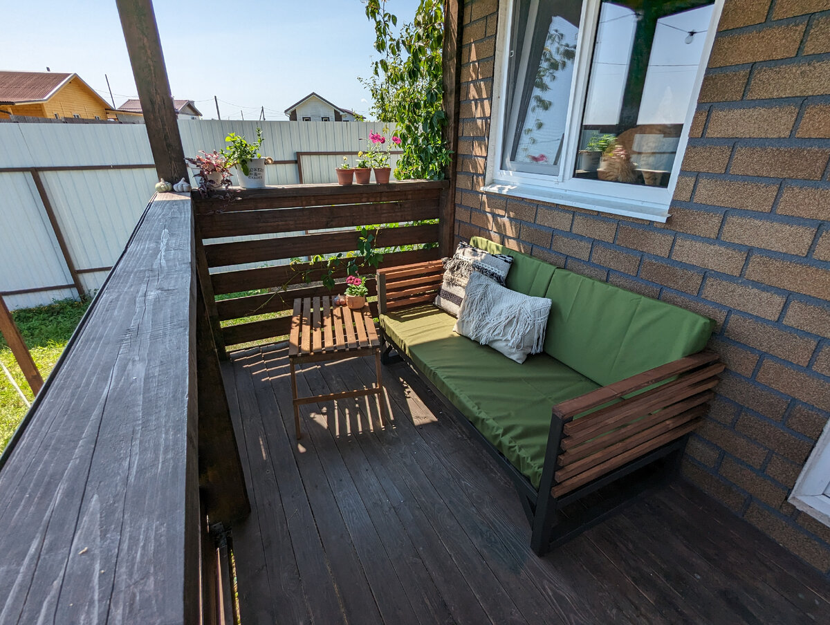 Вот такой диванчик для уличного использования у меня получился.