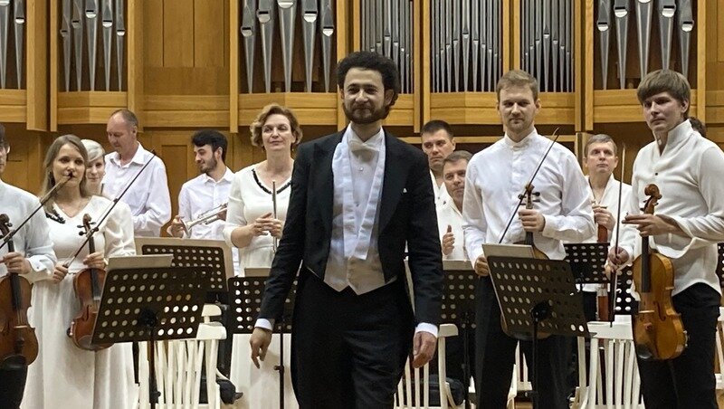 Дирижёром оркестра стал лауреат премии президента РФ Димитрис Ботинис
Фото: Виктория Ветер / ИА «Победа26»