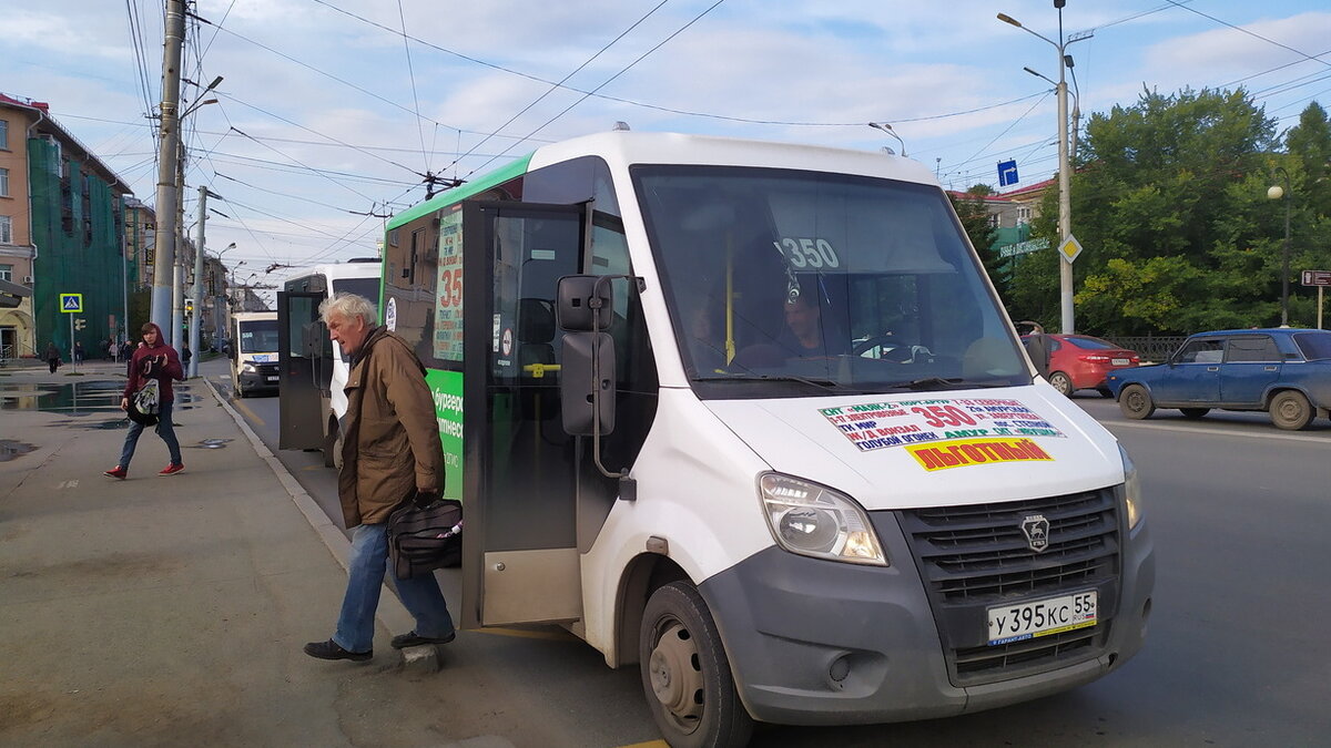     Жалобы на работу автобусов и маршруток заполонили соцсети и средства и массовой информации.