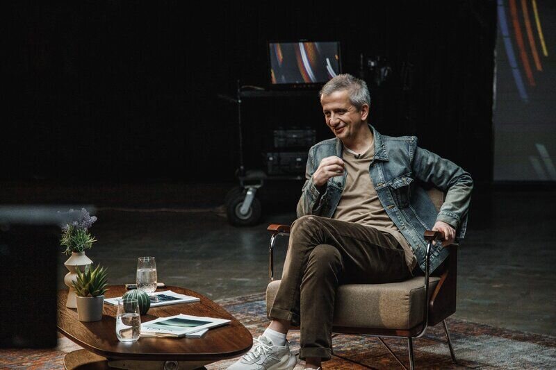 Константин Богомолов на съемках шоу «Команда»