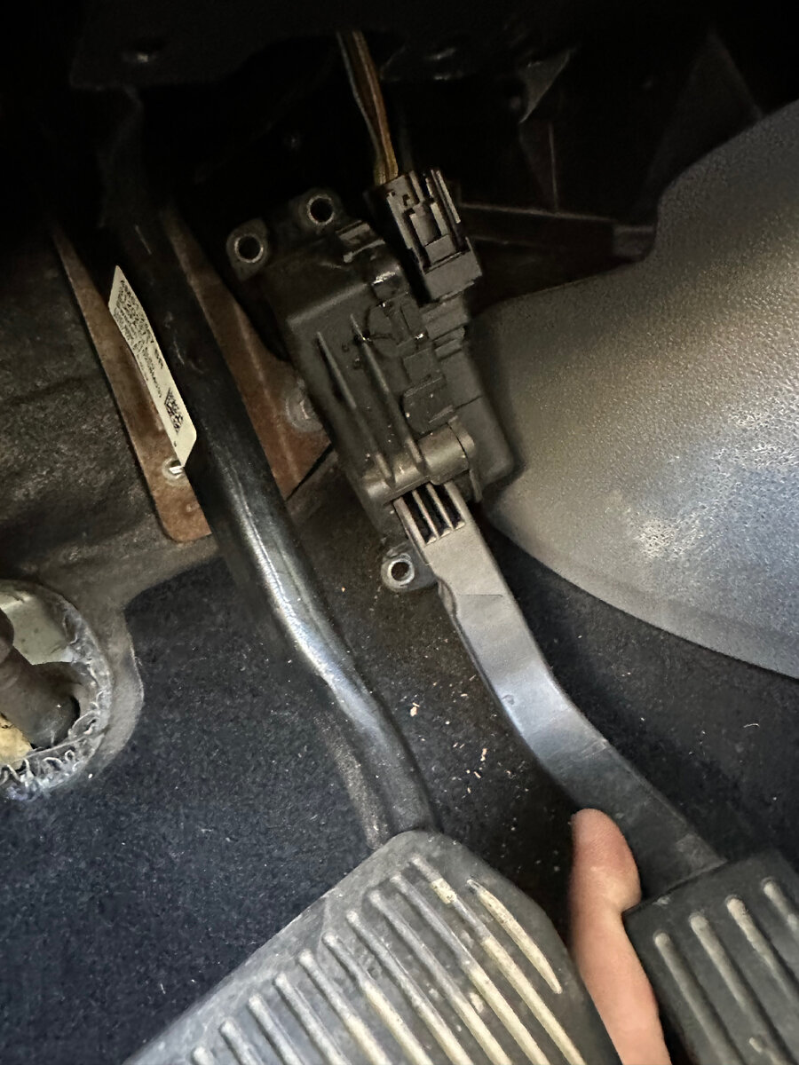 Вверху 2 точки крепления , внизу одна