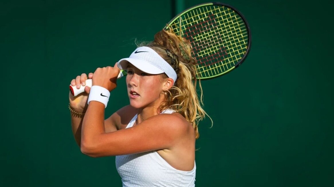     Теннисистка из Красноярска Мирра Андреева обыграла соперницу из Китая и вышла во второй тур международного теннисного турнира Уимблдон.