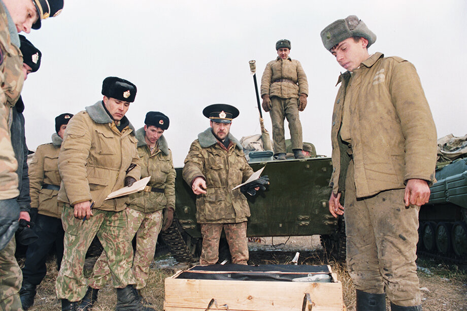 Симферополь. 7 декабря 1995 г. Передача Крымской военно-морской базы Черноморского флота военно-морским силам Украины. Фото: Александр Неменов /ТАСС