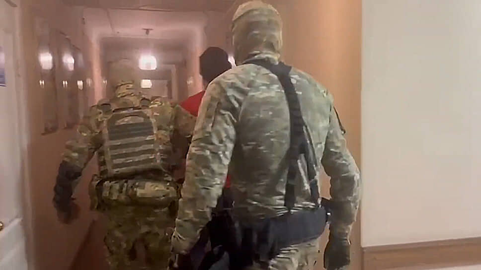 Фото: СУ СКР по Кемеровской области📷Задержание мужчины, ранившего двух полицейских