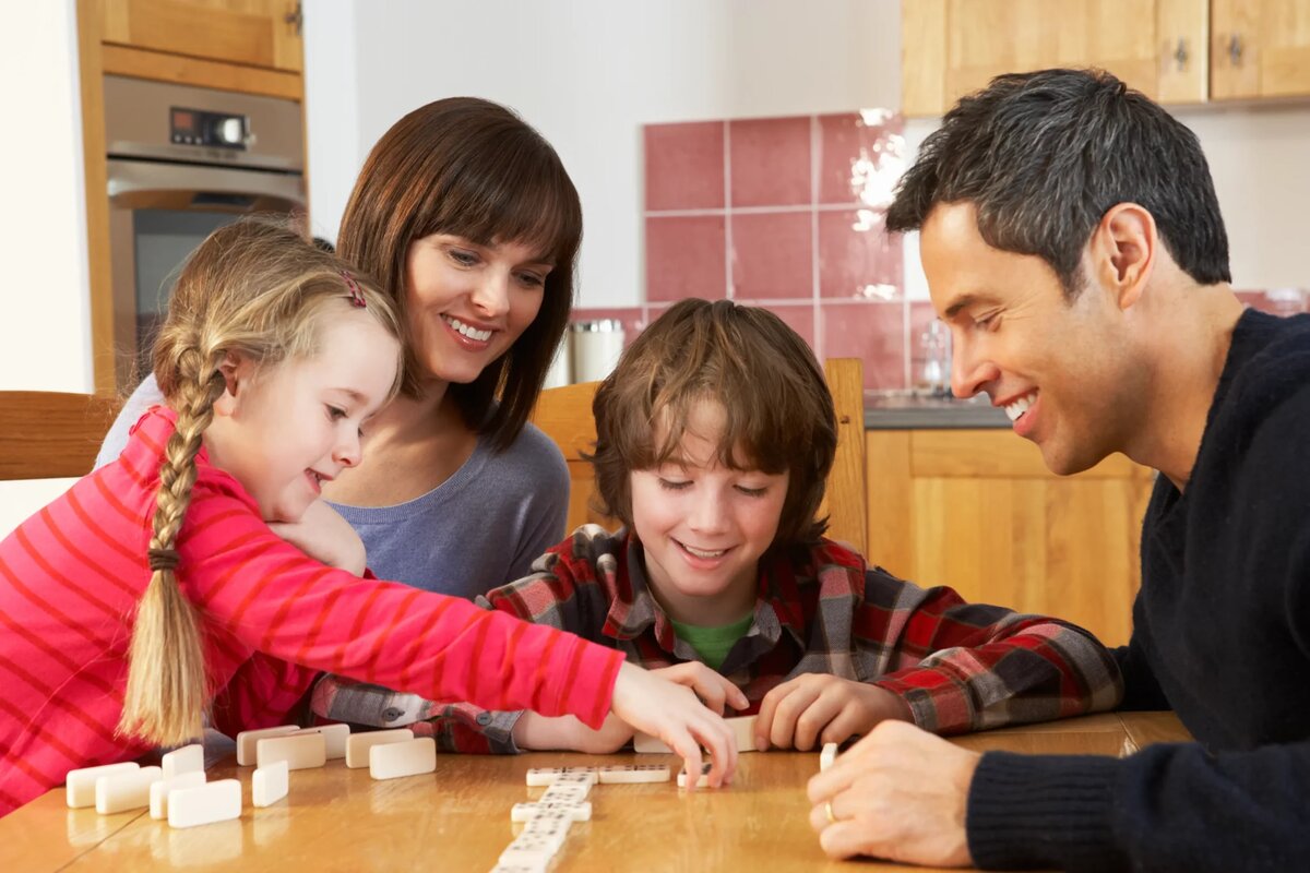 У детей по сравнению со взрослыми. Родители и дети. Совместные игры с детьми. Общение в кругу семьи. Ребенок в семье.