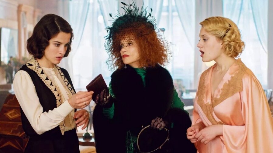 Кадр из фильма "Моё преступление". 