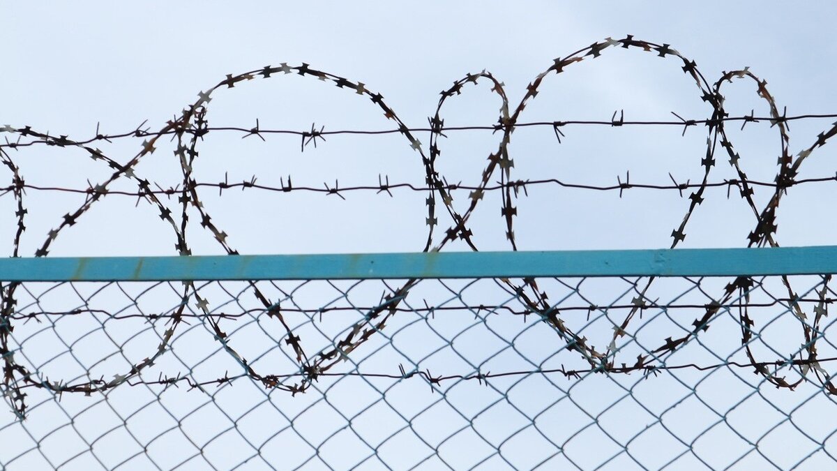     В местах лишения свободы на территории РФ остался исторический минимум осужденных — порядка 400 тысяч человек.