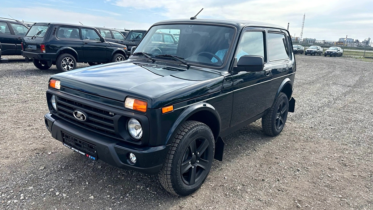 ПОСЛЕ ИНОМАРКИ ЗА РУЛЕМ ЭТОЙ НИВЫ КАК В ТАНКЕ! Приехал за новой LADA NIVA  LEGEND 2023 URBAN [BLACK]