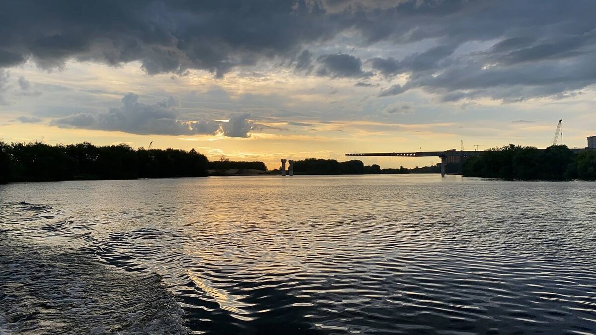 Вид на строящийся мост с Москвы-реки. Источник фото  - https://t.me/vitaly_d_channel 