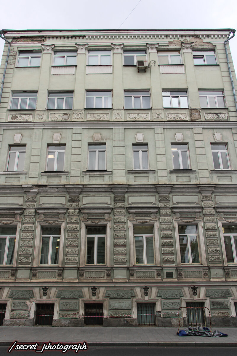 Торец дома, выходящий на Новую Басманную улицу