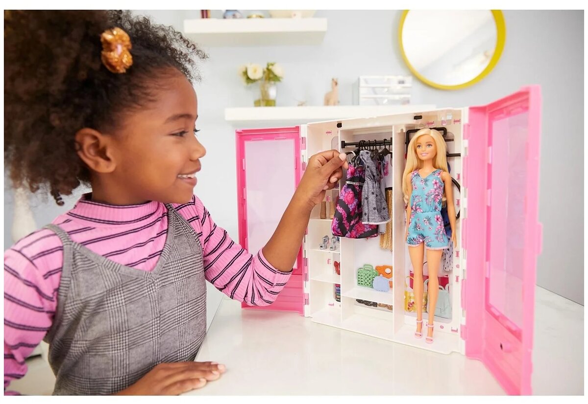 Добро пожаловать в мир Barbie, где мечты оживают и фантазия не знает границ! Мы рады представить вам нашу подборку лучших товаров Barbie, которые порадуют вашу маленькую принцессу и подарят ей незабываемые моменты игры и воображения. От игровых наборов и кукол до различных аксессуаров, каждый продукт Barbie пропитан волшебством и станет идеальным подарком. Давайте окунемся в этот удивительный мир и узнаем основные преимущества каждого товара!