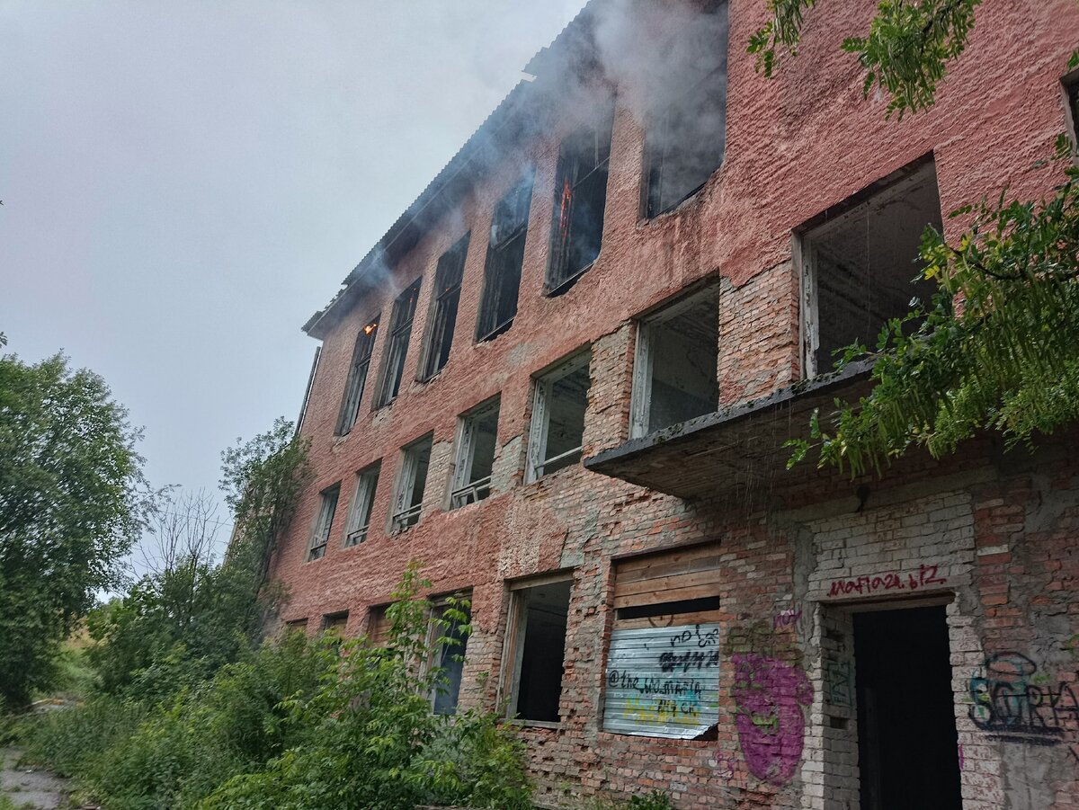    В городе Карелии горело здание бывшего училищаГосударственный пожарный надзор г. Кондопога