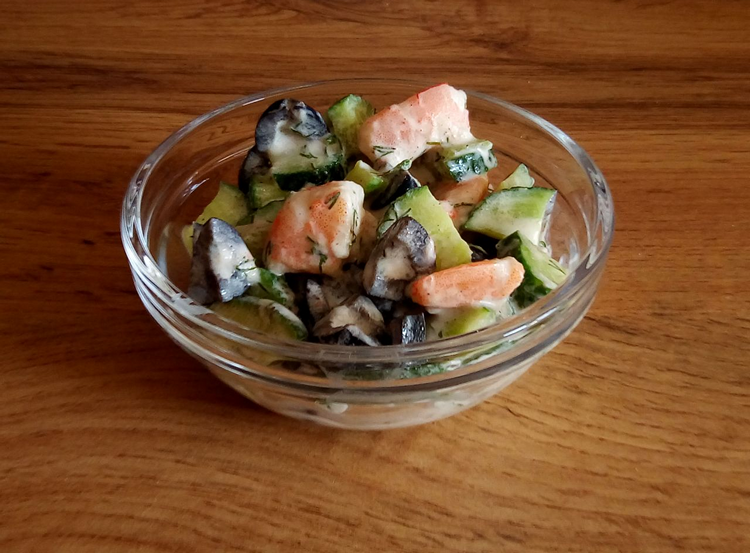 Самый вкусный салат с креветками, рукколой, помидорами черри и авокадо пошаговый рецепт