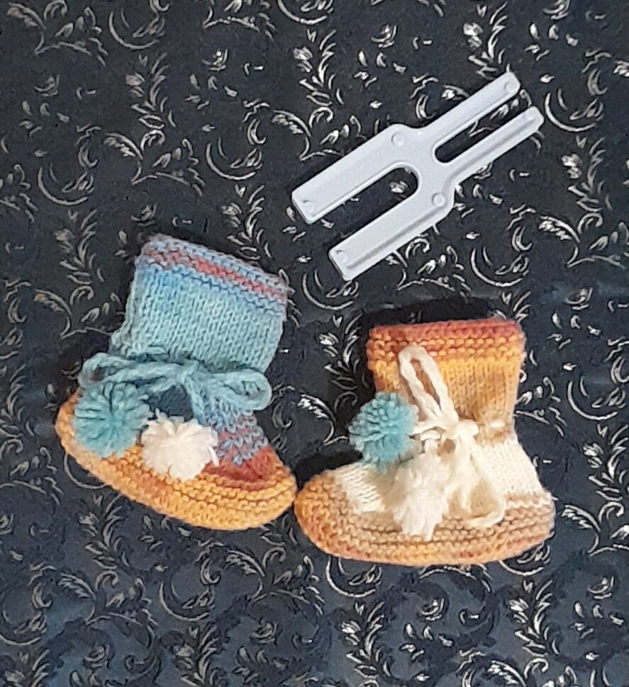 Детские пинетки вязать спицами