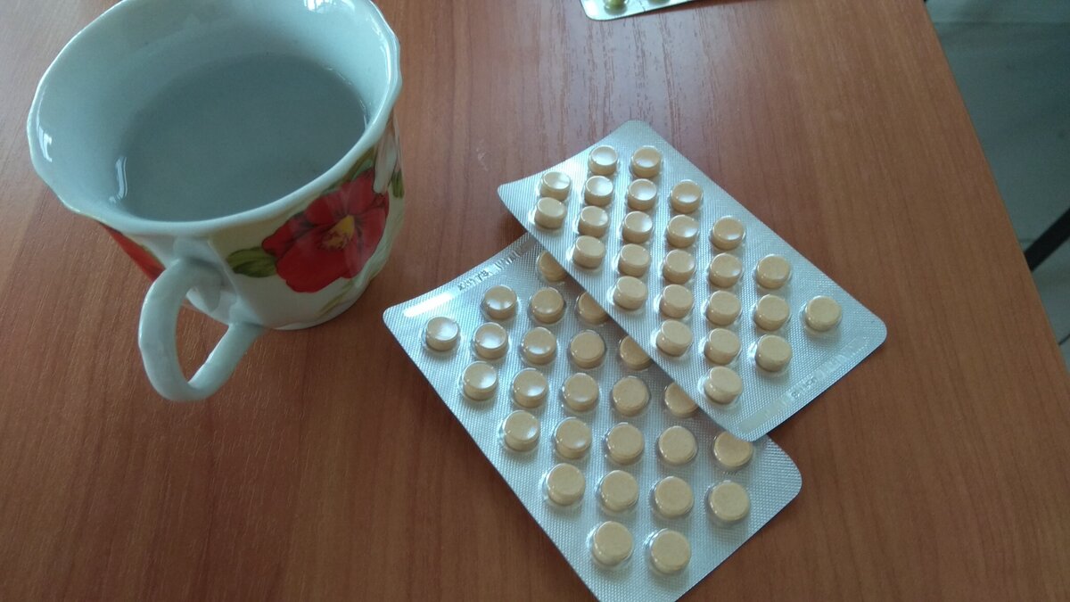     Жизнь экс-главе Ростовского областного суда после отравления таблетками спас сын, вовремя вызвавший скорую, пишет Don Mash.