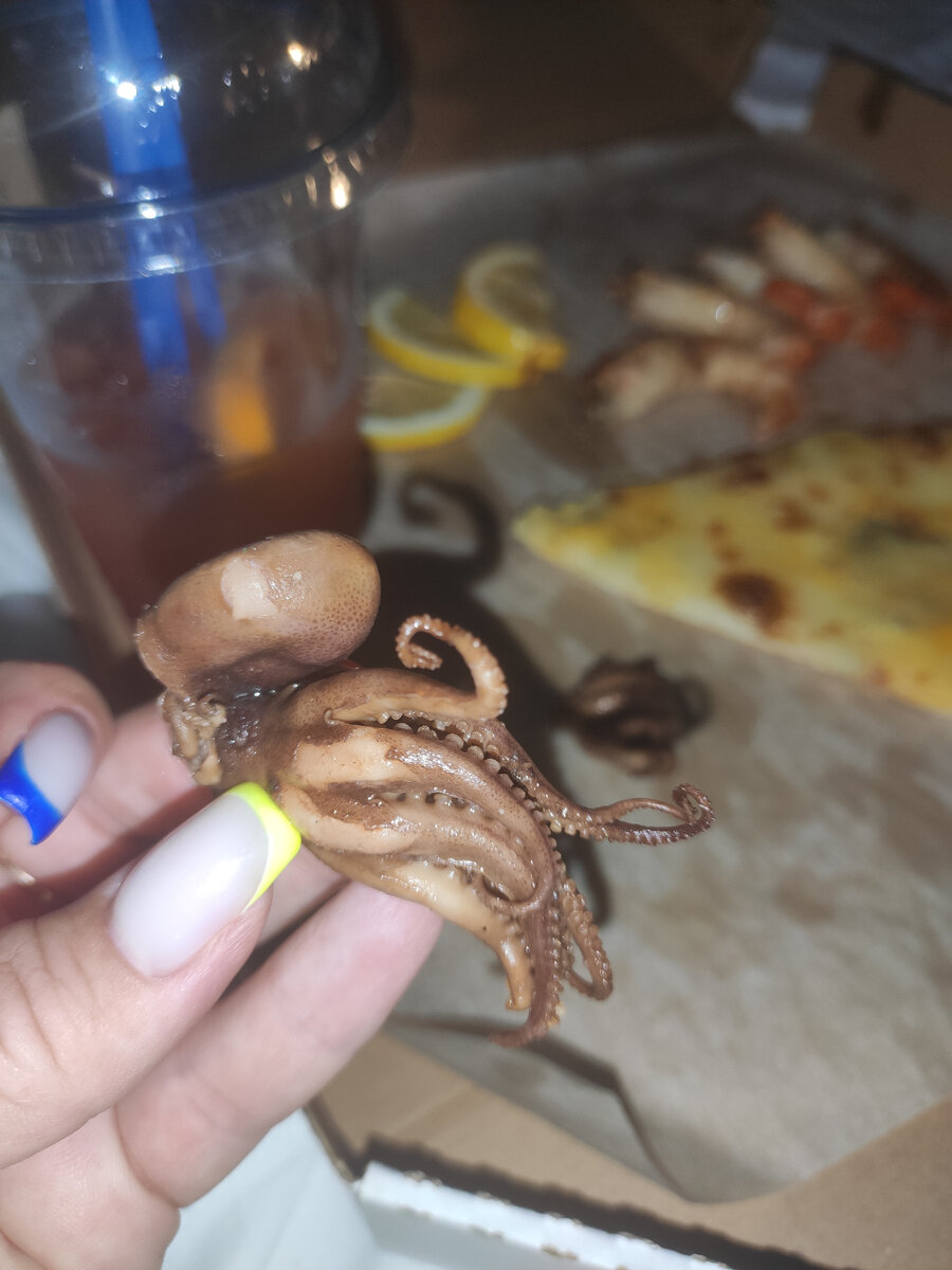 Попробовала маленьких осьминожек - съедобно! 