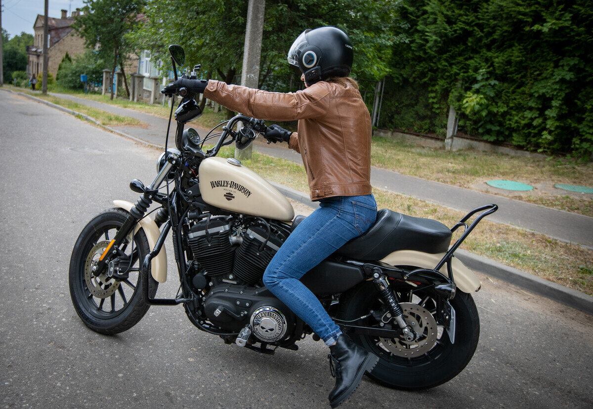 На права училась вместе с сыном! Гродненка решилась на покупку  Harley-Davidson Sportster | Новости Гродно s13.ru | Дзен