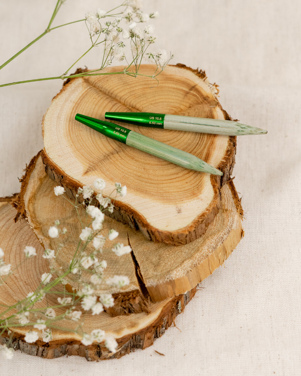 На фото: укороченные съемные спицы серии Lykke Grove.