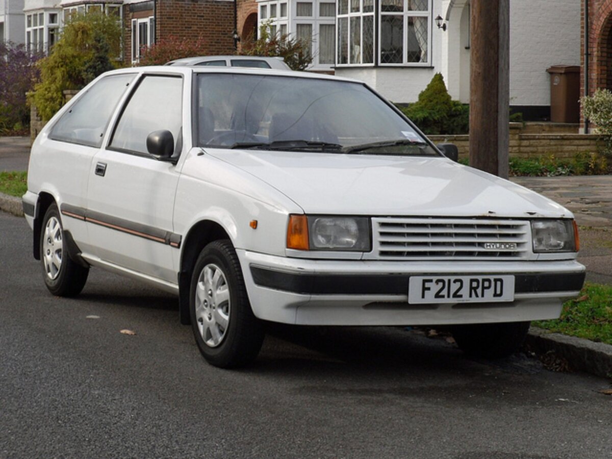 Hyundai Pony 1989 года — не самая технологичная и симпатичная машина тех лет.