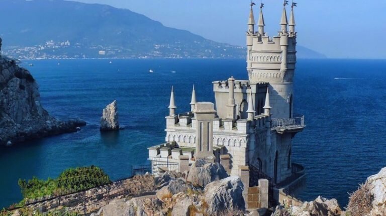    Туристам, которые опоздали к месту отдыха в Крыму из-за ЧП, вернут деньги Белов Михаил Александрович