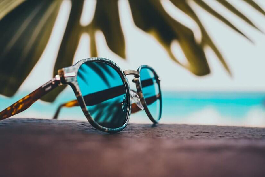 Солнцезащитные очки. Фото источник: freepik