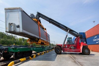    погрузка железная дорога ©