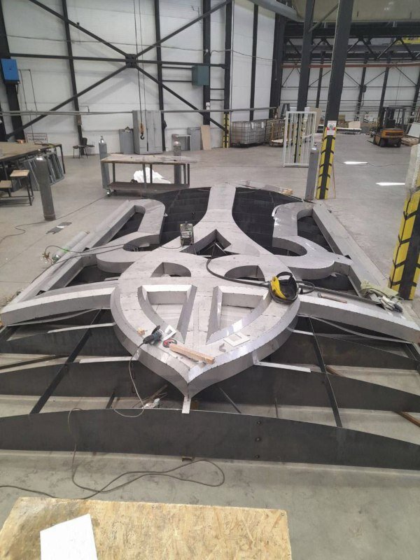    "Патриоты" возмущены выделением 28 млн грн на тризуб на монумент "Родина-мать". Это 120 пикапов или 600 тепловизоров