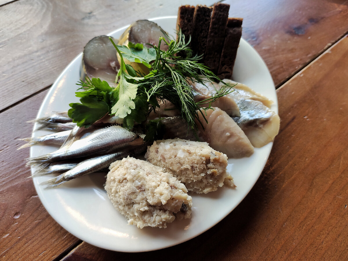 Рыба: скумбрия х/к, килька, форшмак, сельдь с/с | 530₽