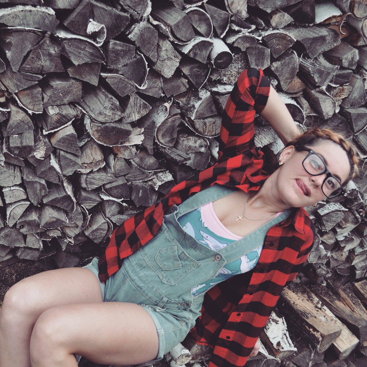 Пеньки тут не сжигают на костре и  не отправляют на дрова, всё идет в дело